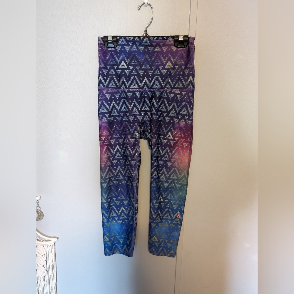 🔥 Rainbow Geometric High Rise Squat Proof Cropped Leggings Pokosha / Bewildher
